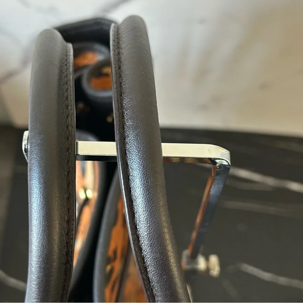 ❌SOLD❌🔥MCM VISETOS LEOPARD LARGE TOTE BAG LIMITED EDITION🔥MINT CONDITION - Picture 8 of 15